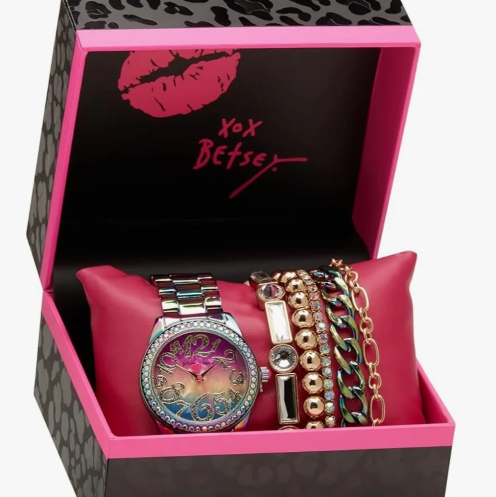 💜💙Betsey Johnson Women's Watch with Crystal Accents & Stacked Braclets Set💜💙